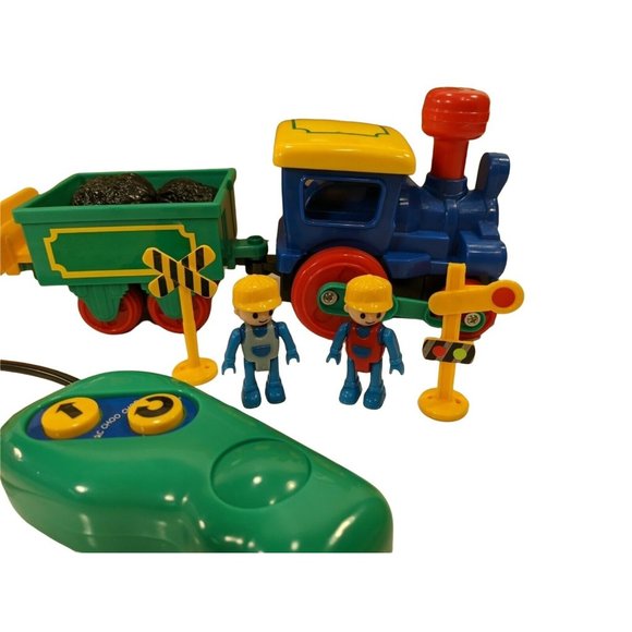 Radio Shack Radio-Controlled Choo Choo Playset COMPLETE W/Original Box-From 2002 - Picture 3 of 9